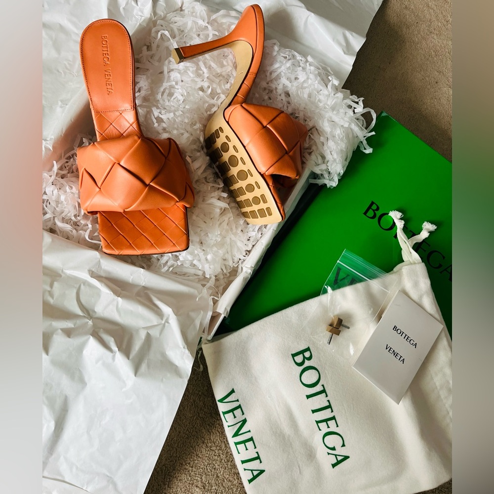 NEW Bottega Veneta Lido Heel Slide Sandals size 37 Papaya leather orange US 7